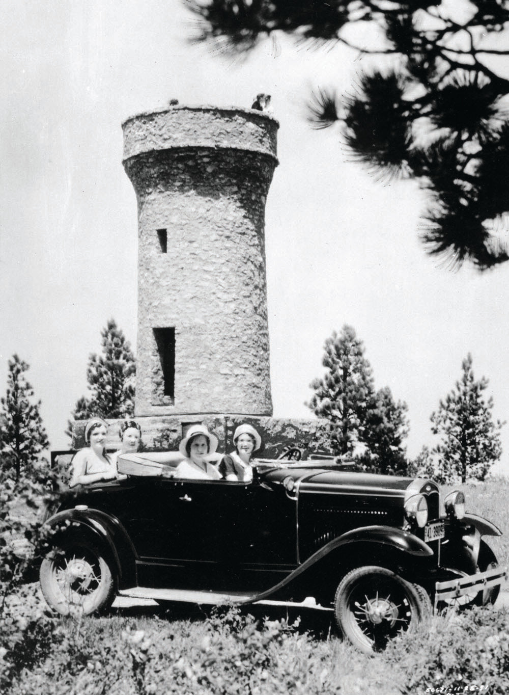1931 Ford Model A Roadster with people 0401-1361
