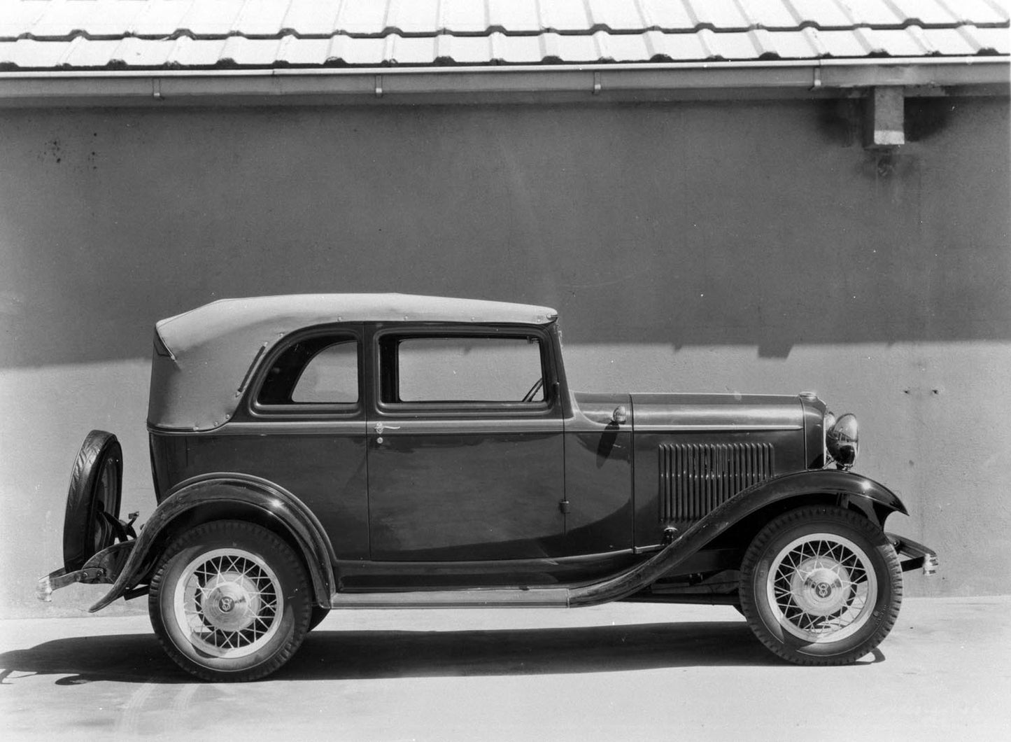1932 Ford Convertible Sedan  0401-1368