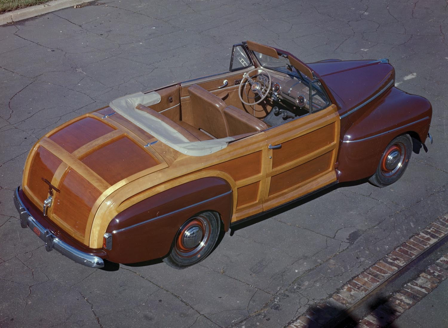 1946 Ford Sportsman convertible  0401-1388