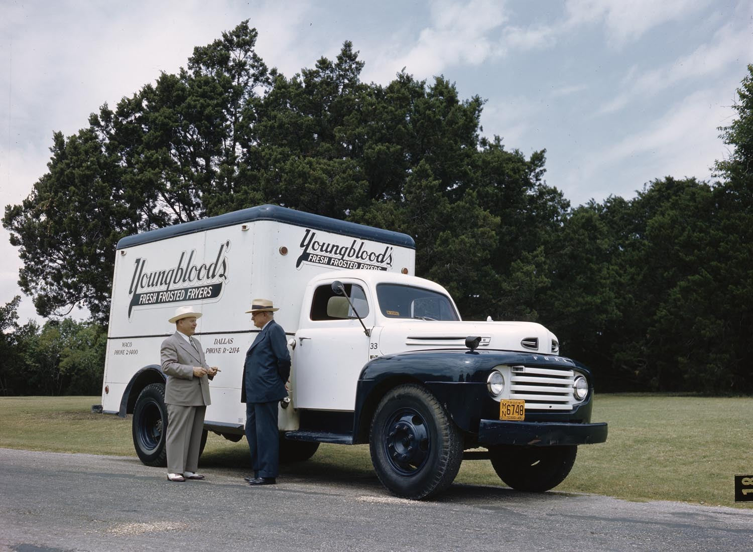 1949 Ford F 6 truck  0401-1400