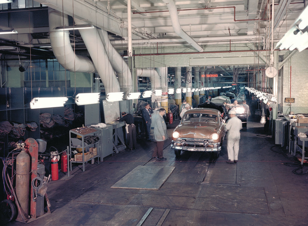 1951 Ford on final assembly line 0401-1444