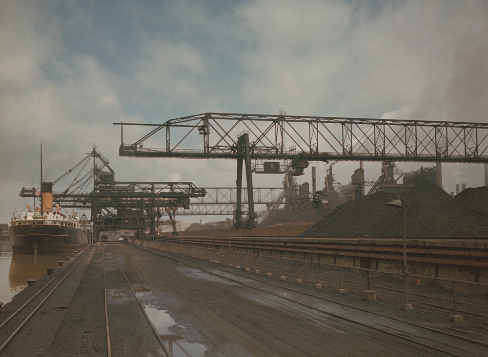 1951 Ford Rouge Complex Benson Ford unloading ore 0401-1450