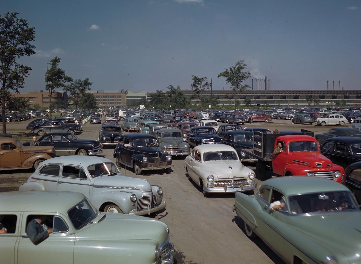 1952 Ford Rouge Complex parking lot  0401-1498