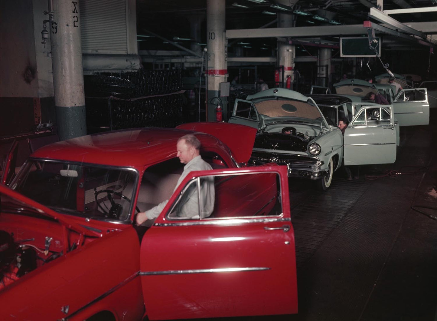 1953 Ford Dearborn Assembly Plant  0401-1507