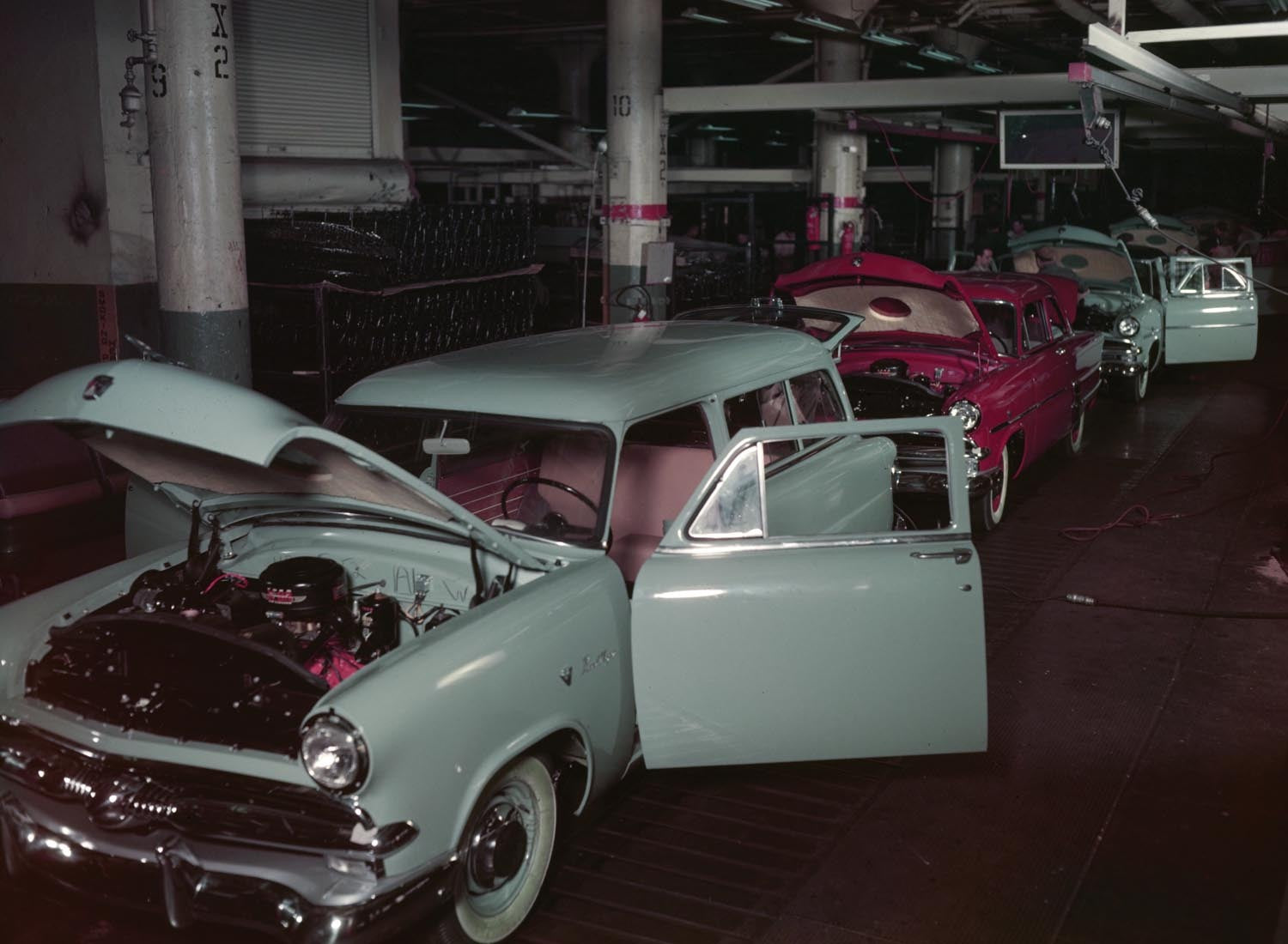 1953 Ford Dearborn Assembly Plant  0401-1508