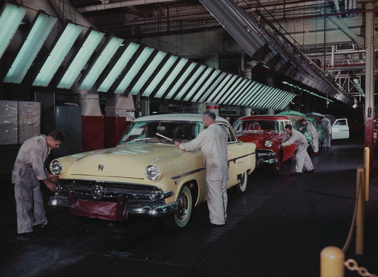 1954 Ford Dearborn Assembly Plant final line  0401-1565