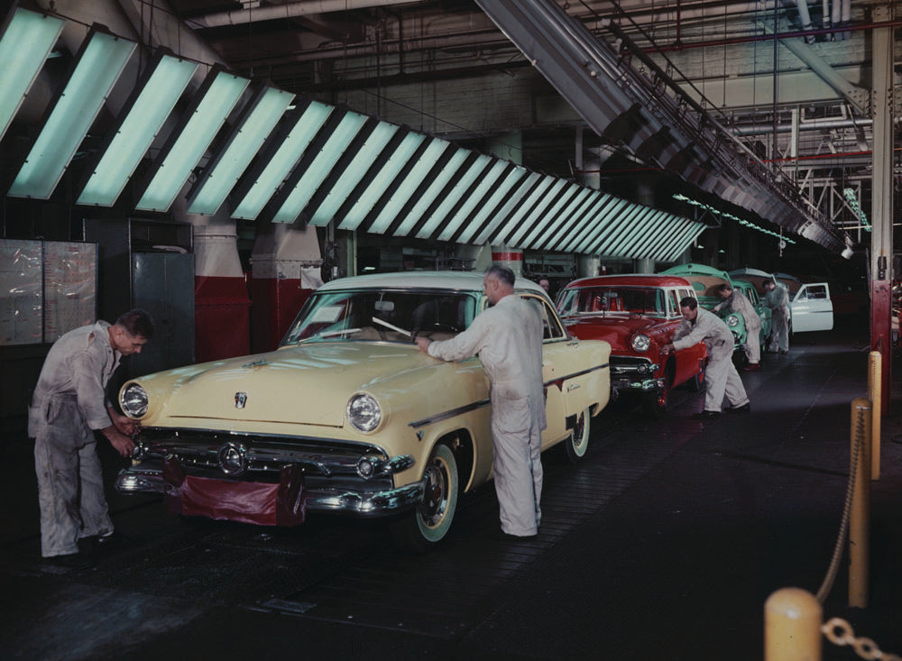 1954 Ford Dearborn Assembly Plant final line  0401-1565