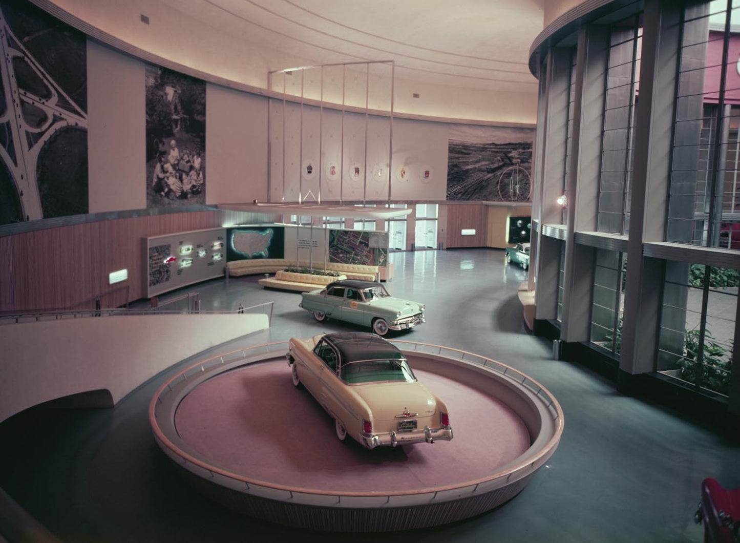 1954 Ford Rotunda vehicle display  0401-1578