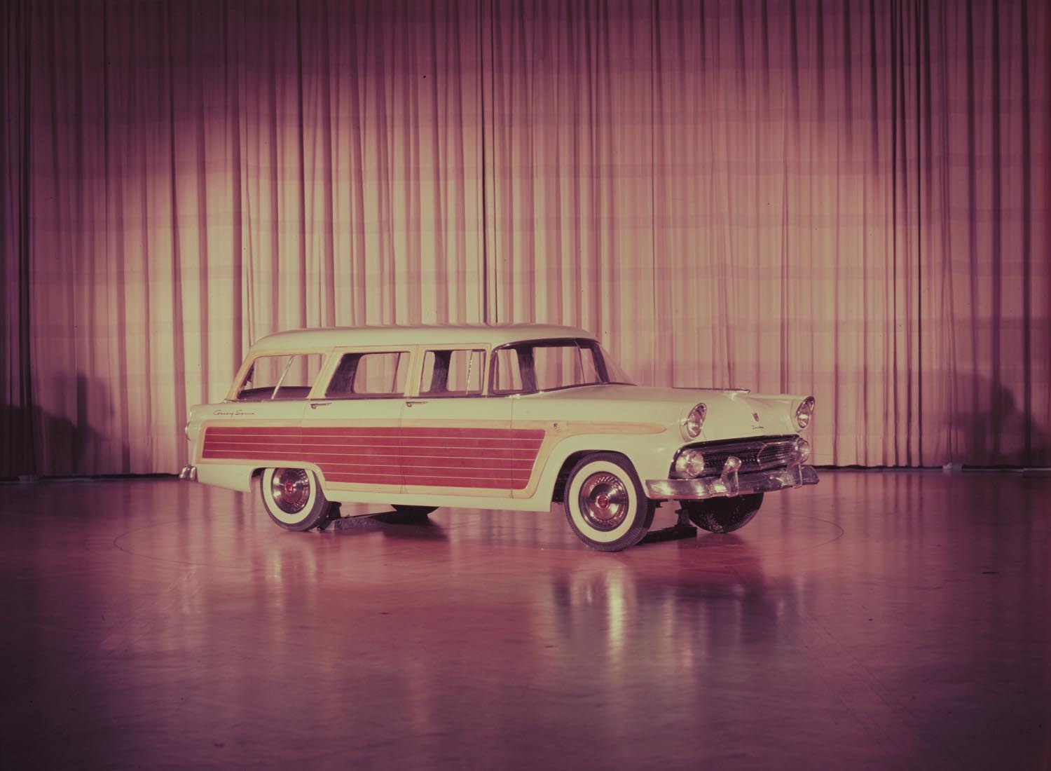 1955 Ford Country Squire station wagon  0401-1621