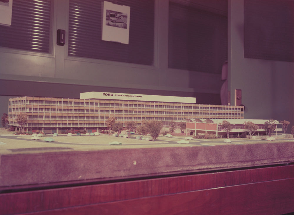 1955 Ford Division Building model  0401-1628