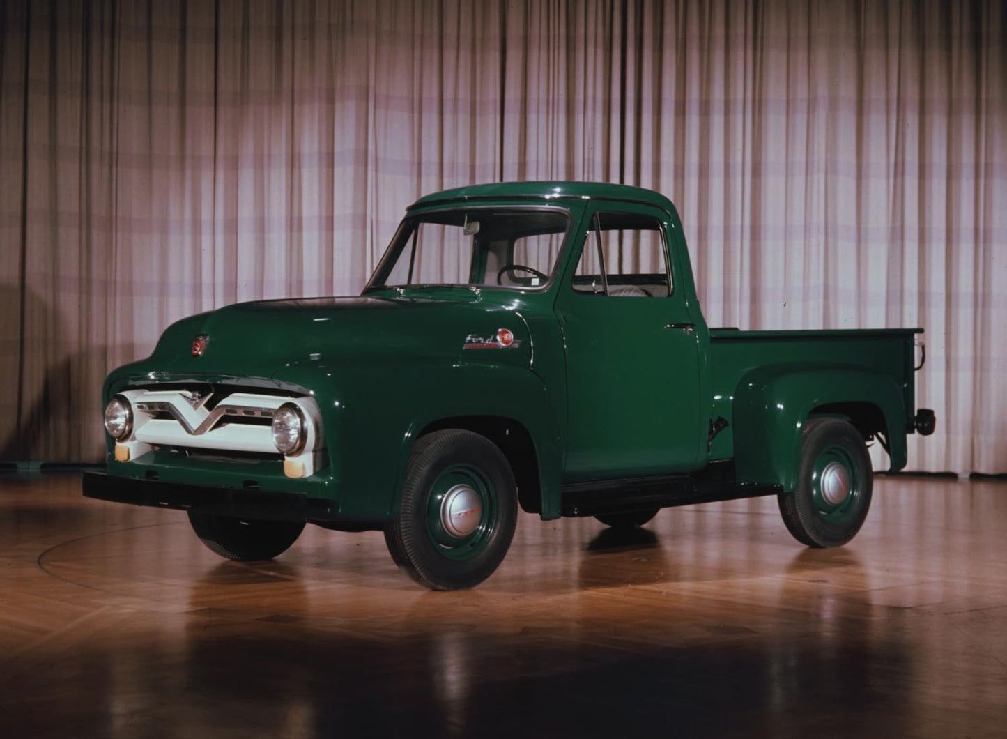1955 Ford F 100 Custom Cab pickup truck  0401-1629