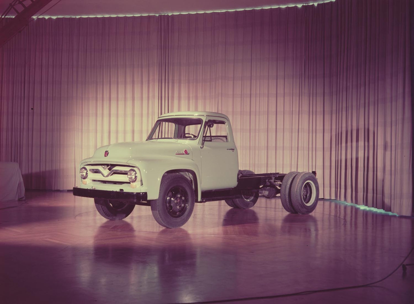 1955 Ford F 300 truck chassis cab  0401-1631