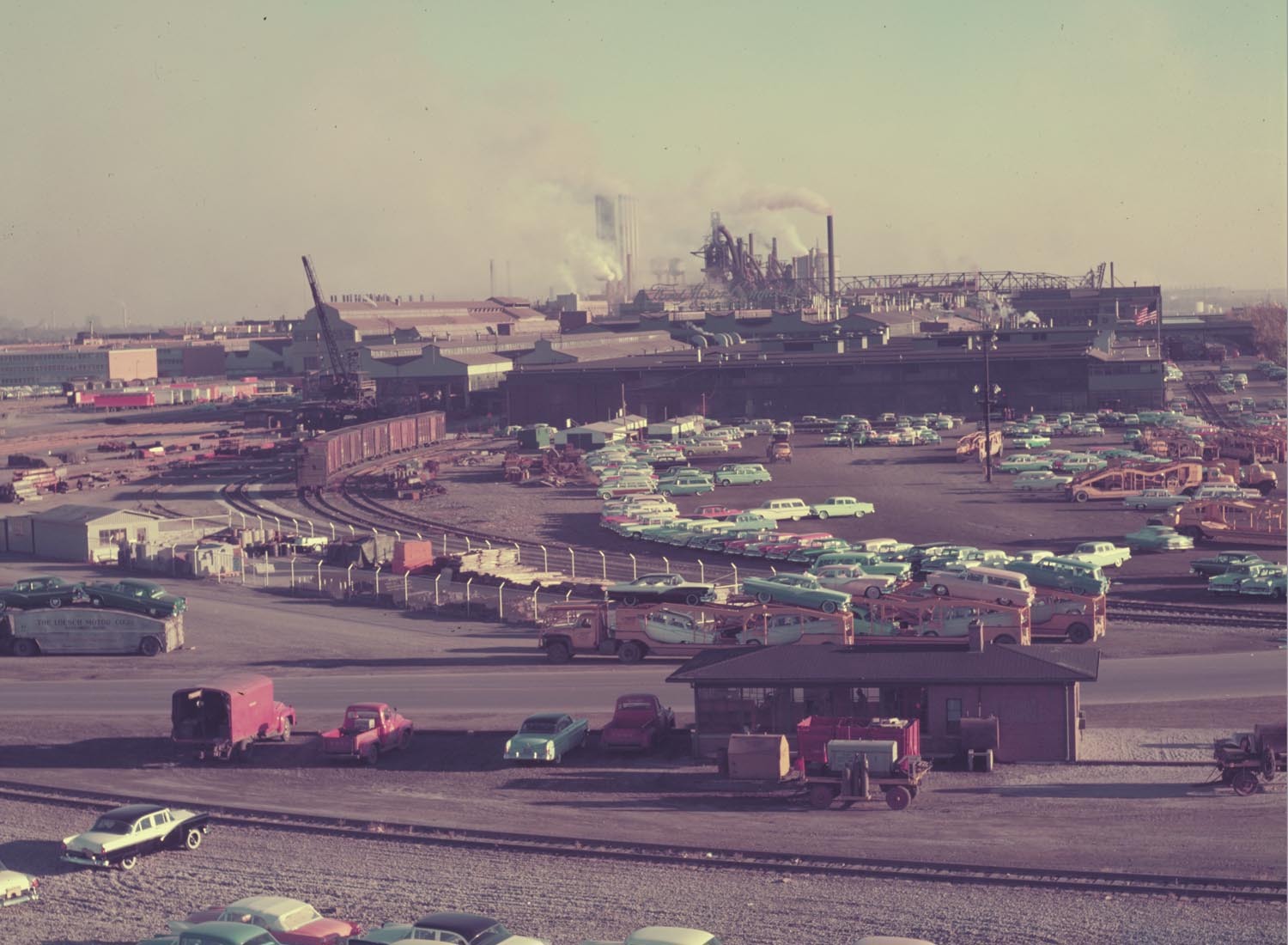 1955 Ford rouge Complex vehicle shipping area 0401-1658