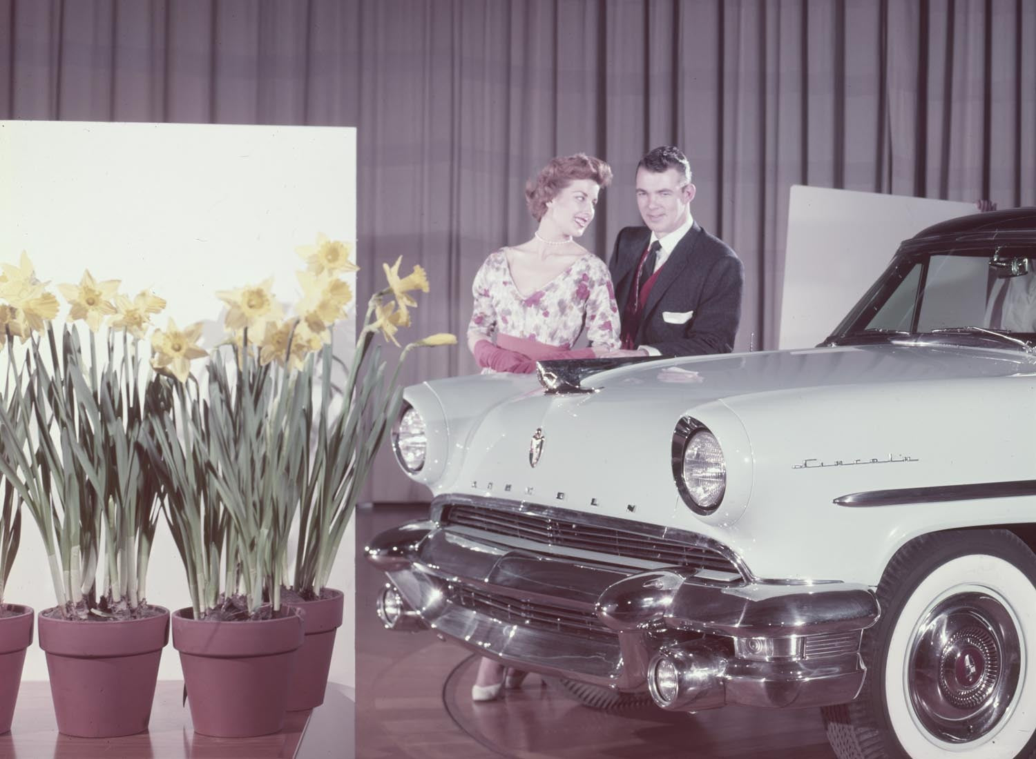 1955 Lincoln at Dearborn Engineering  0401-1697