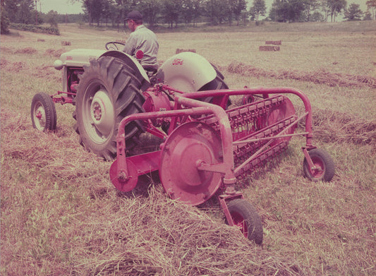 1956 Ford tractor with hay rake 0401-1780