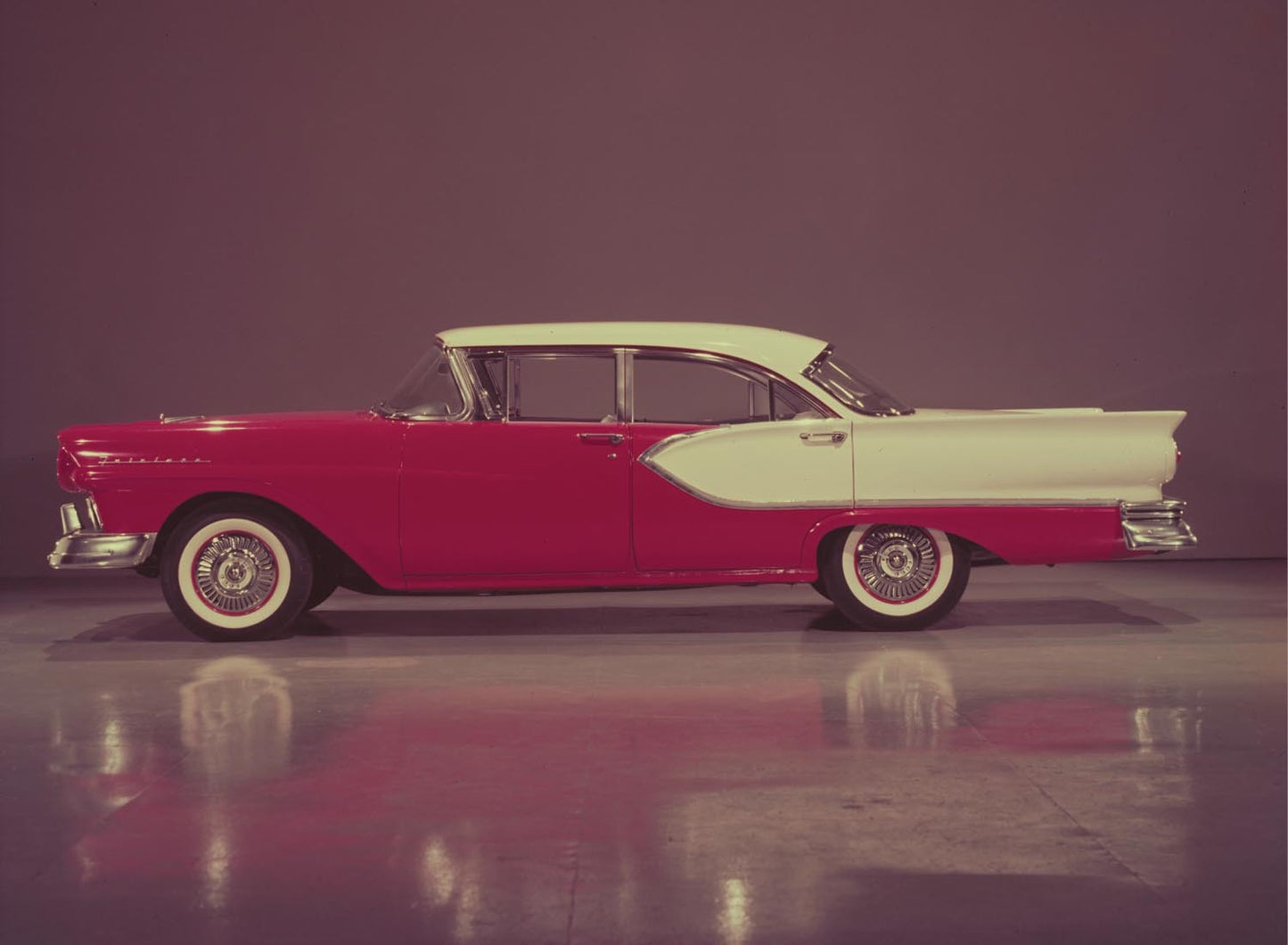 1957 Ford Fairlane Town Sedan  0401-1852