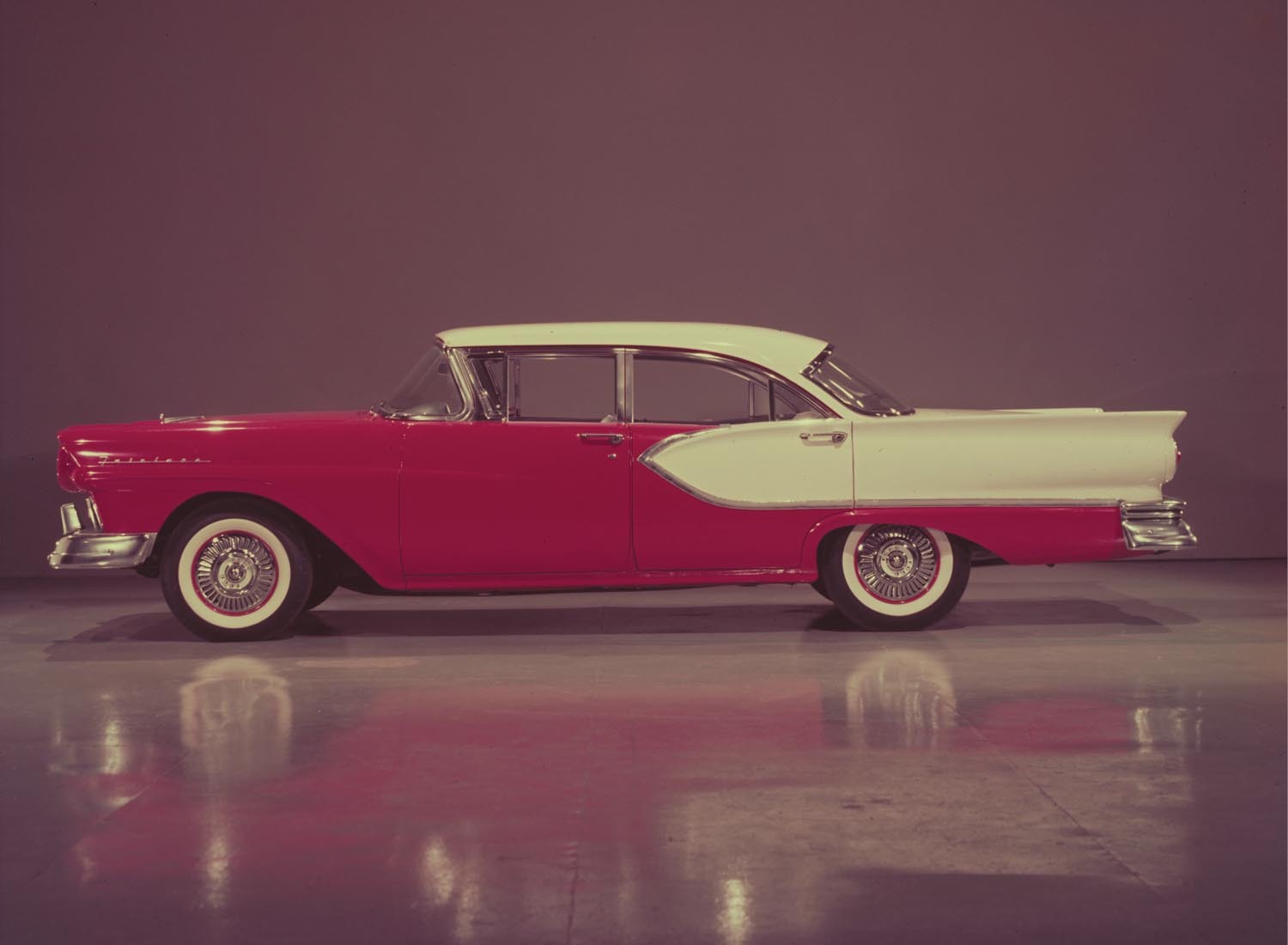 1957 Ford Fairlane Town Sedan  0401-1852