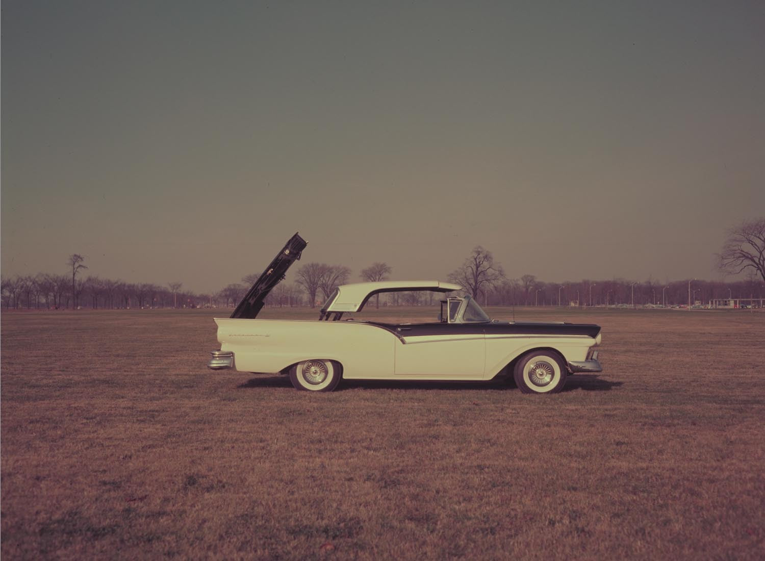 1957 Ford Skyliner 0401-1868