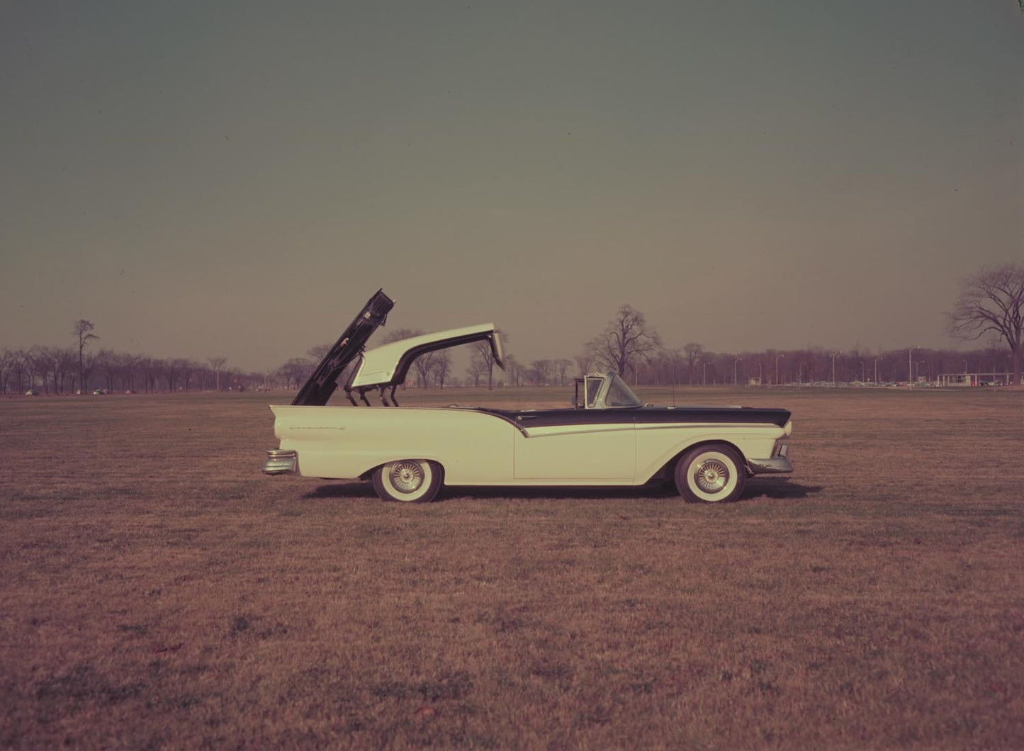 1957 Ford Skyliner 0401-1870
