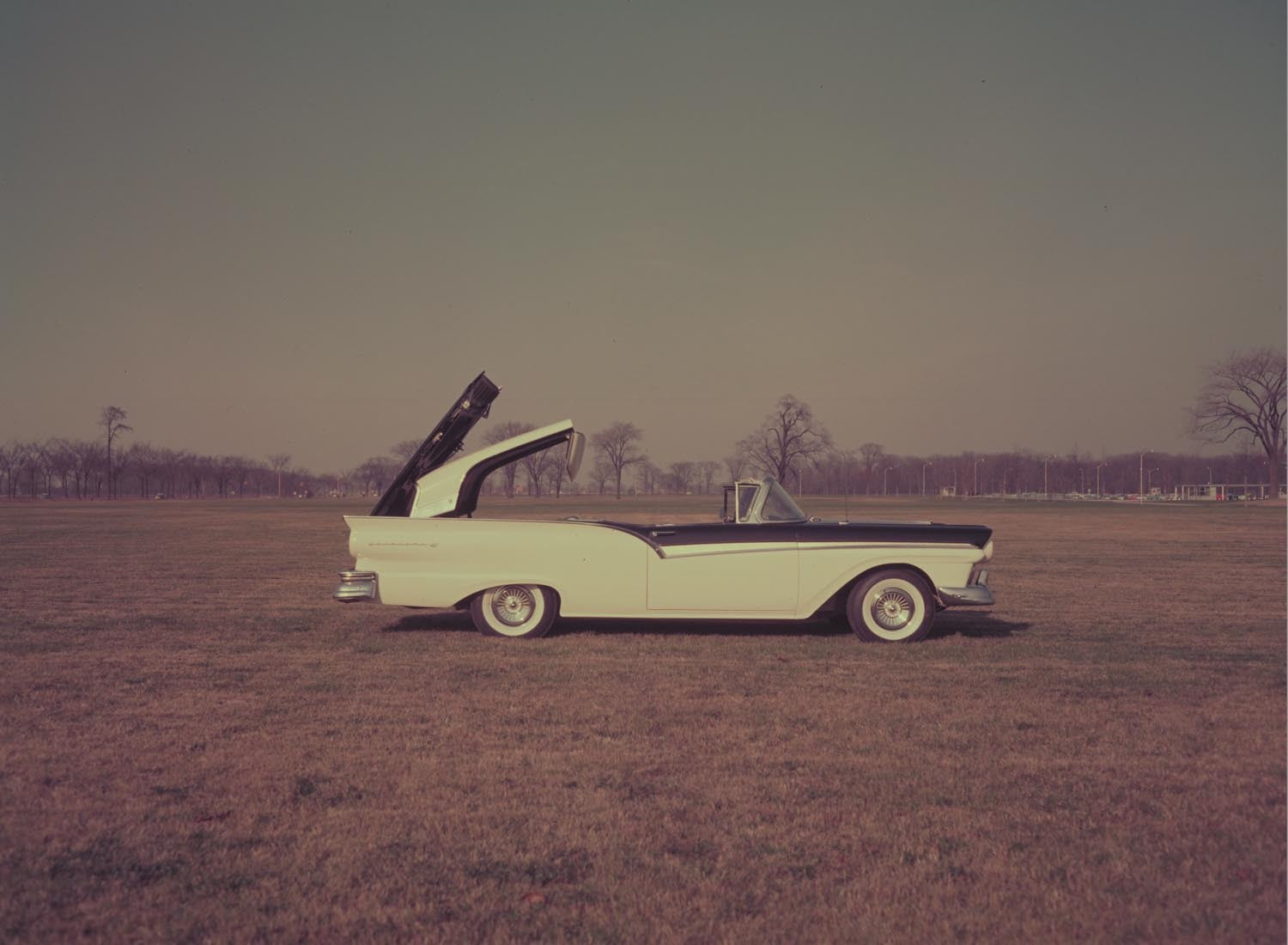 1957 Ford Skyliner 0401-1871