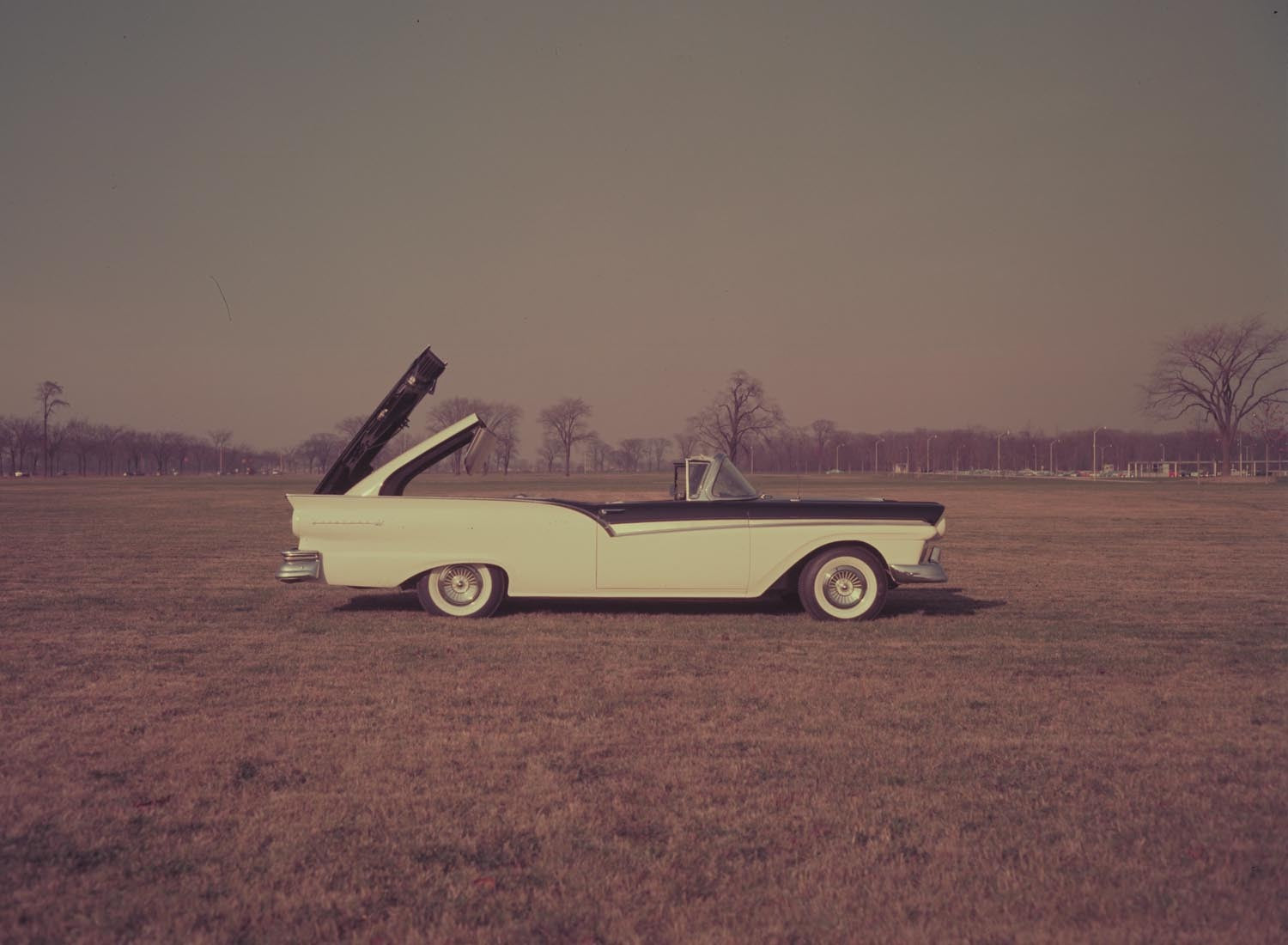 1957 Ford Skyliner 0401-1873