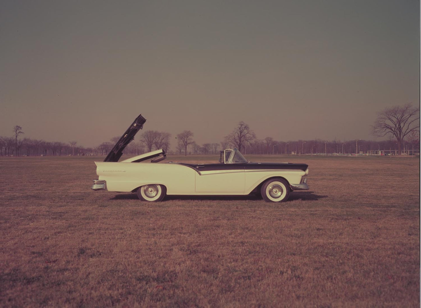 1957 Ford Skyliner 0401-1874