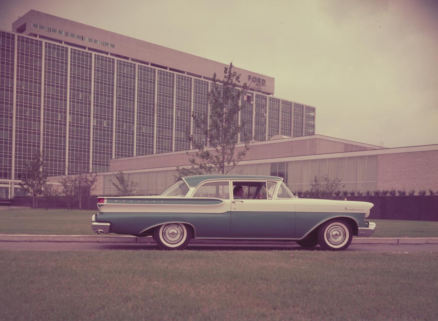 1957 Mercury Monterey  0401-1913