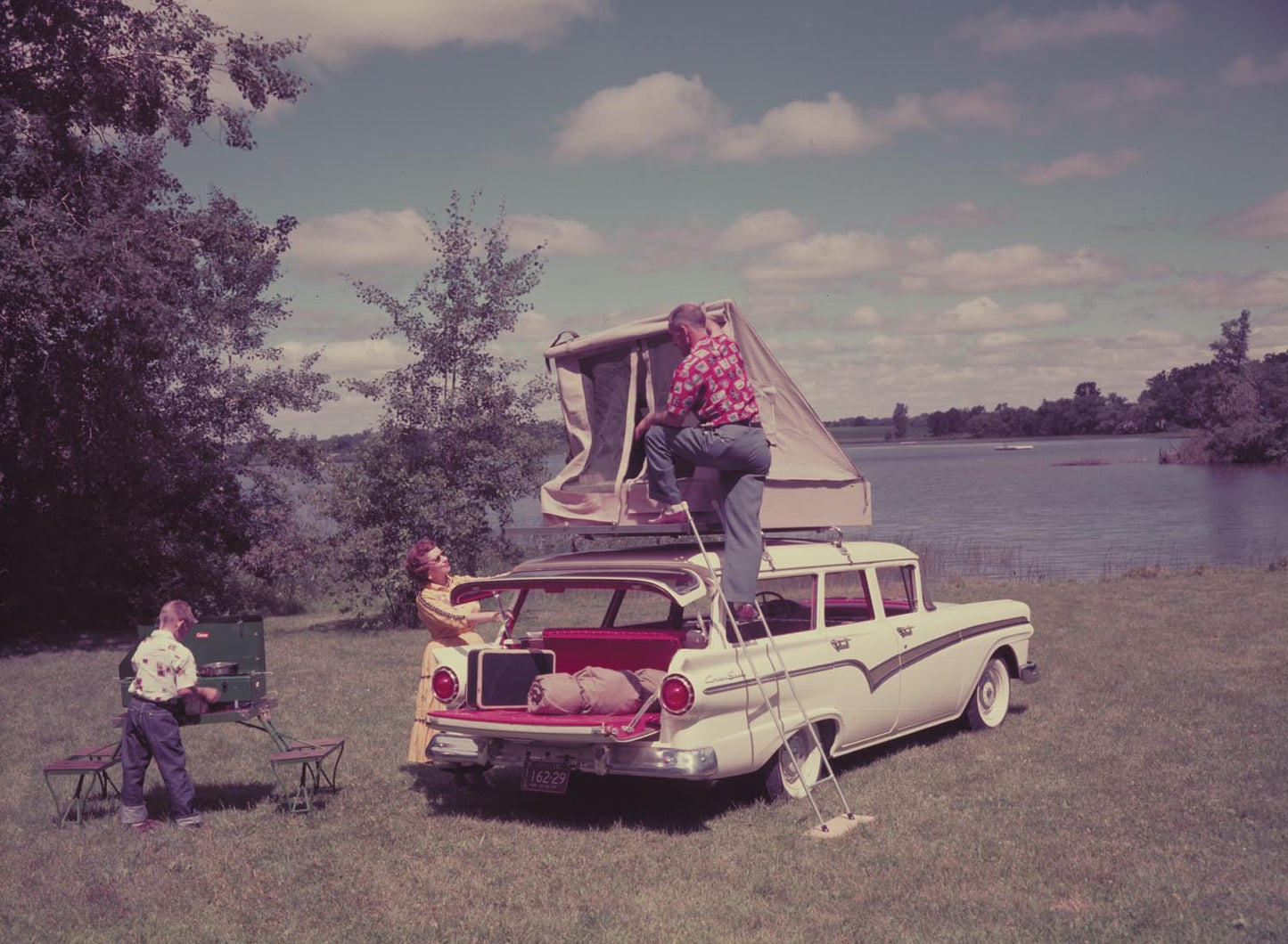 1957Ford Country Sedan with station wagon living e  0401-1933