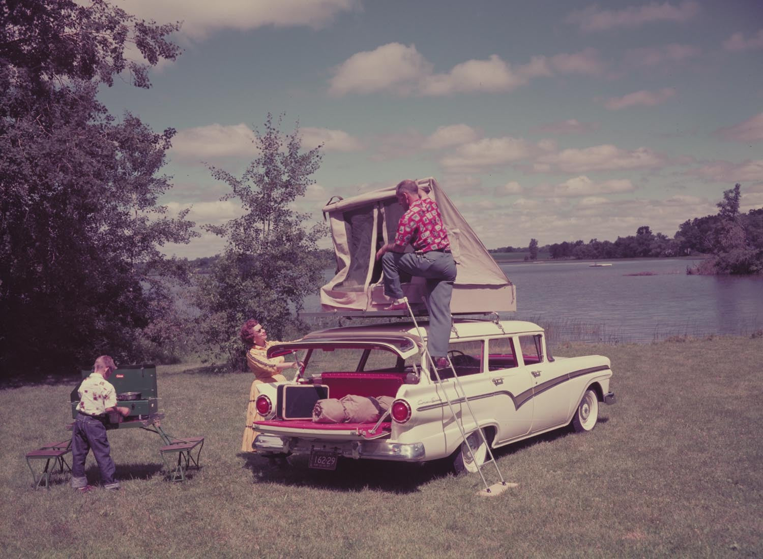 1957Ford Country Sedan with station wagon living e  0401-1933