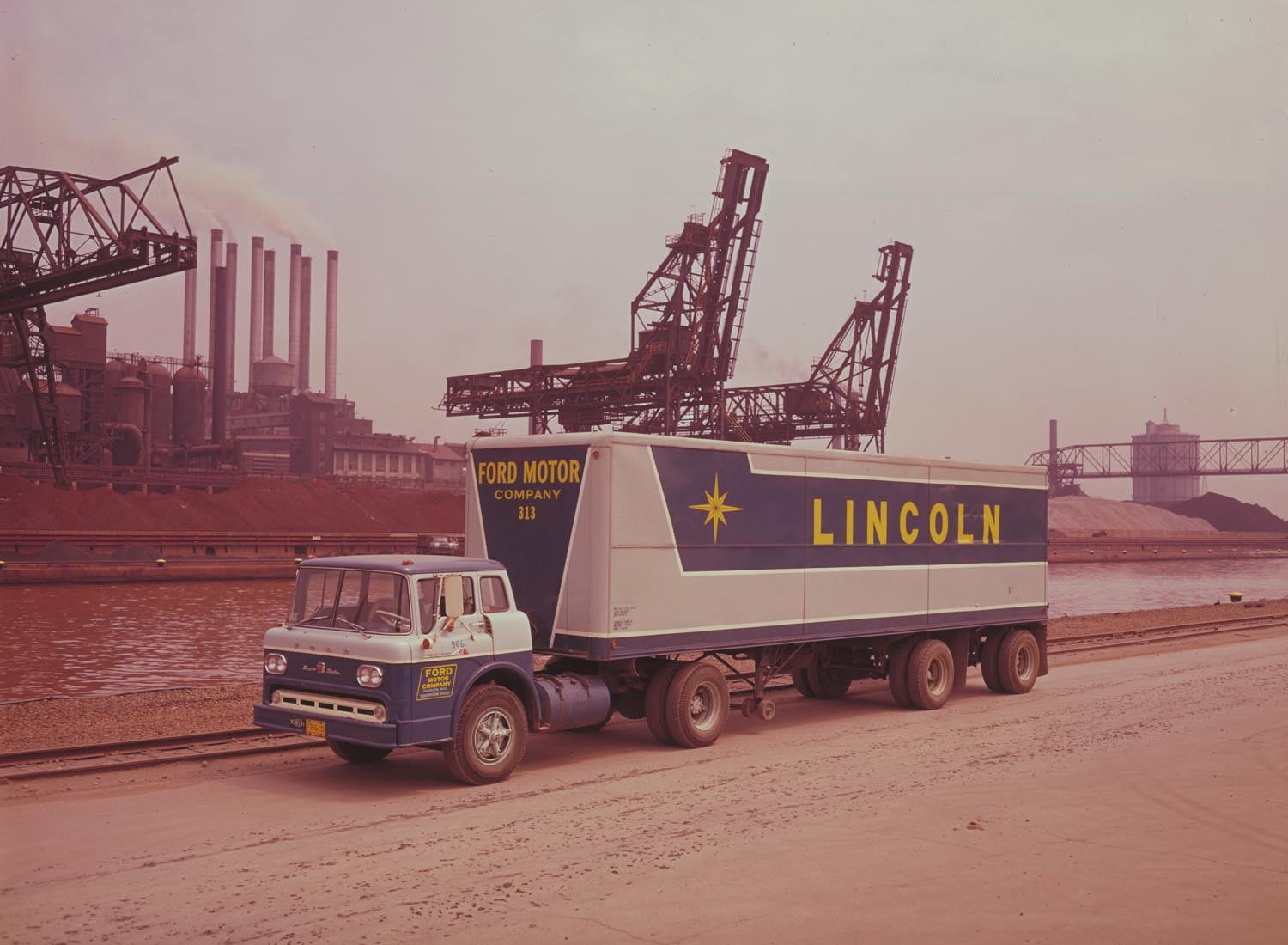 1960 Lincoln trailer livery  0401-2132