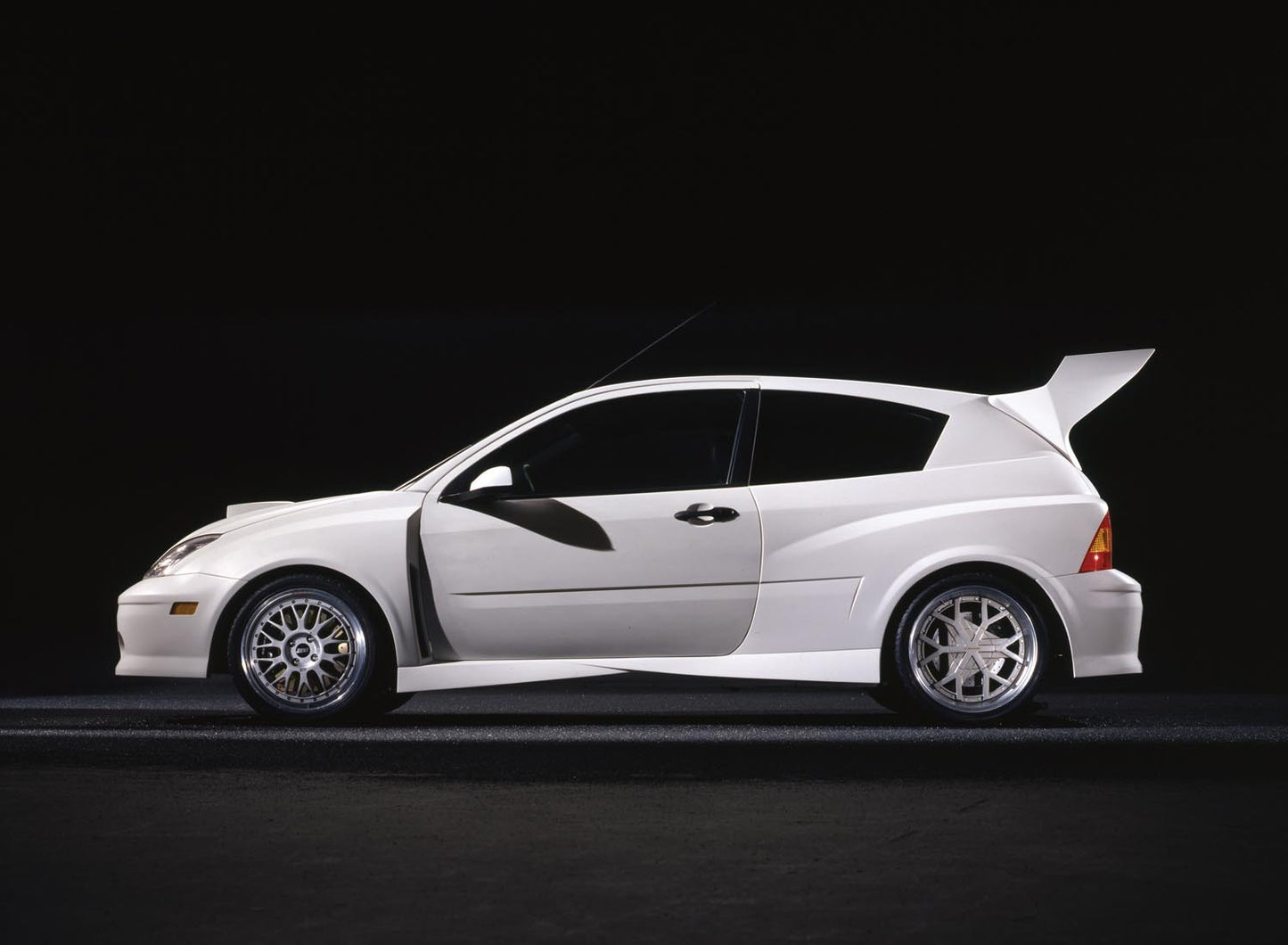 2001 Ford Focus FR200 concept car  0401-2405