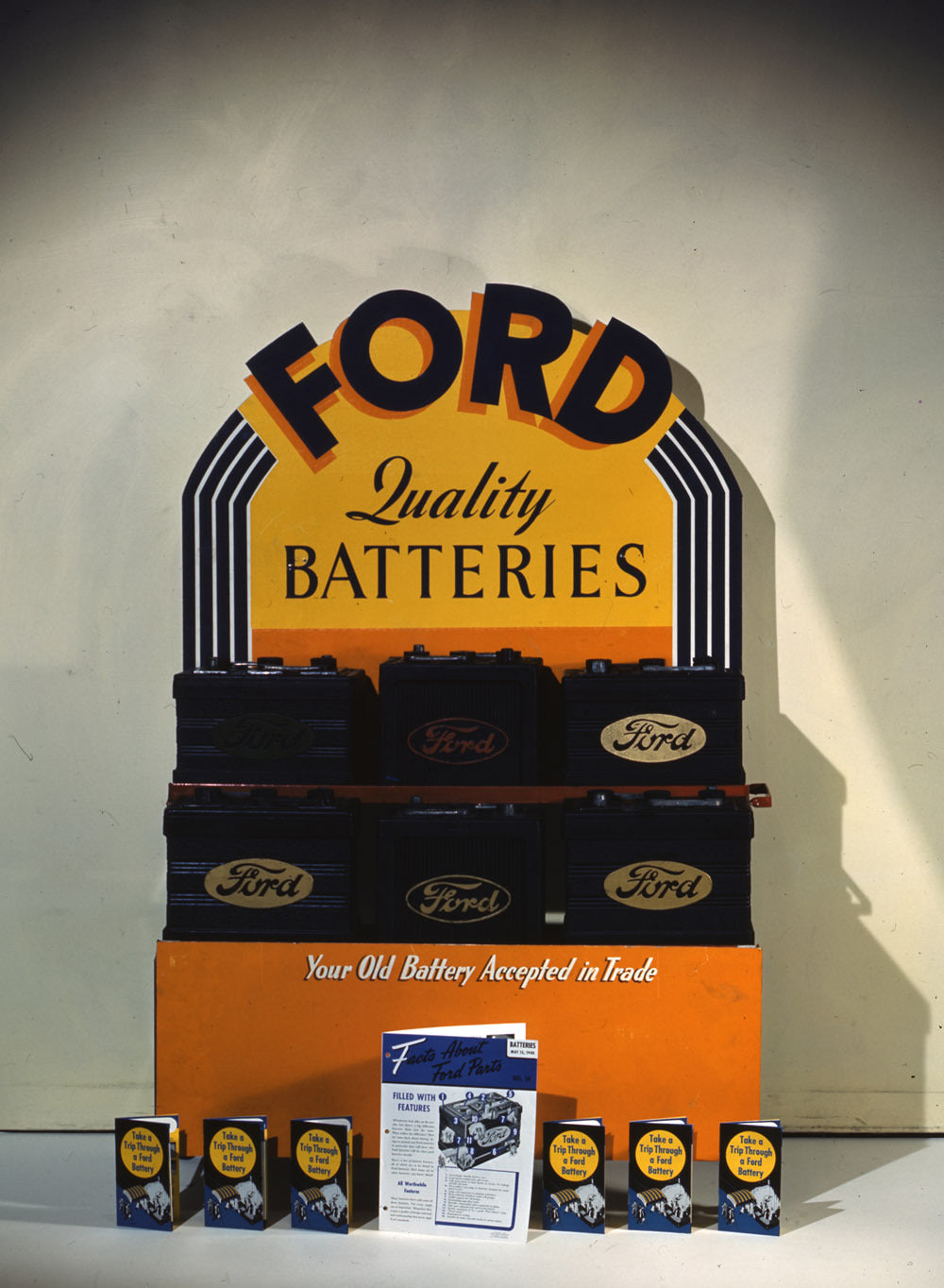 1940 Ford battery sales display  0401-5337