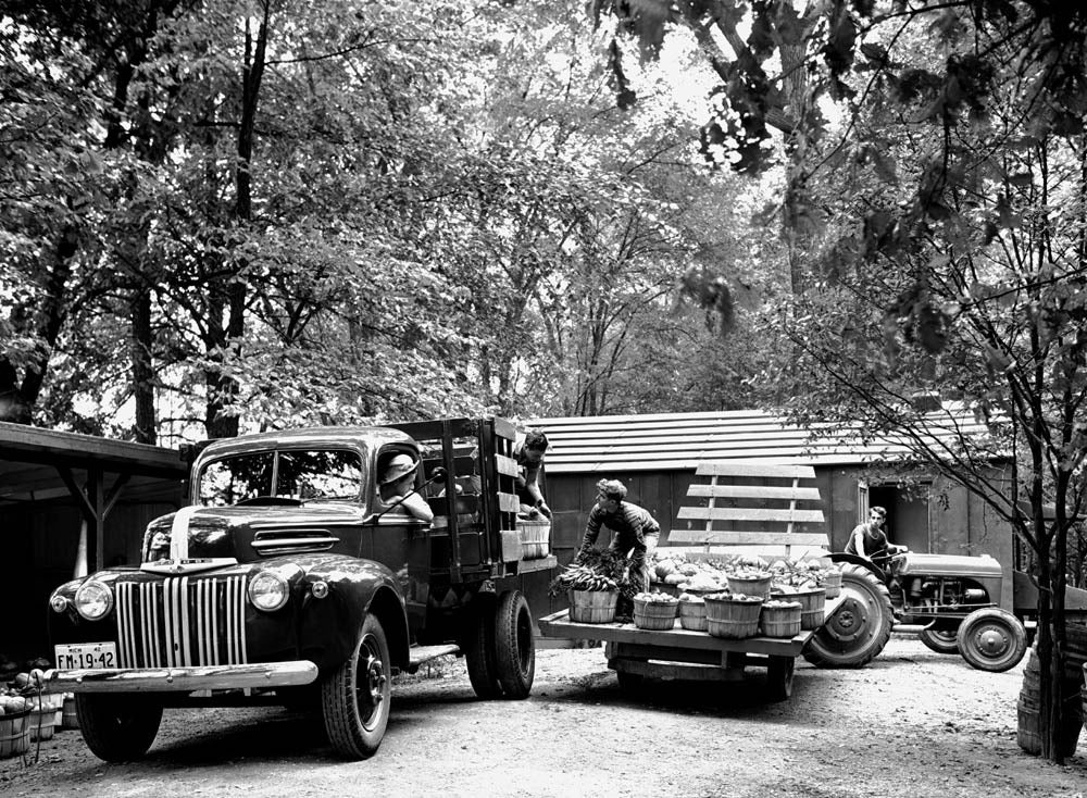 1942 Ford Heavy-Duty Regular prototype stake truck