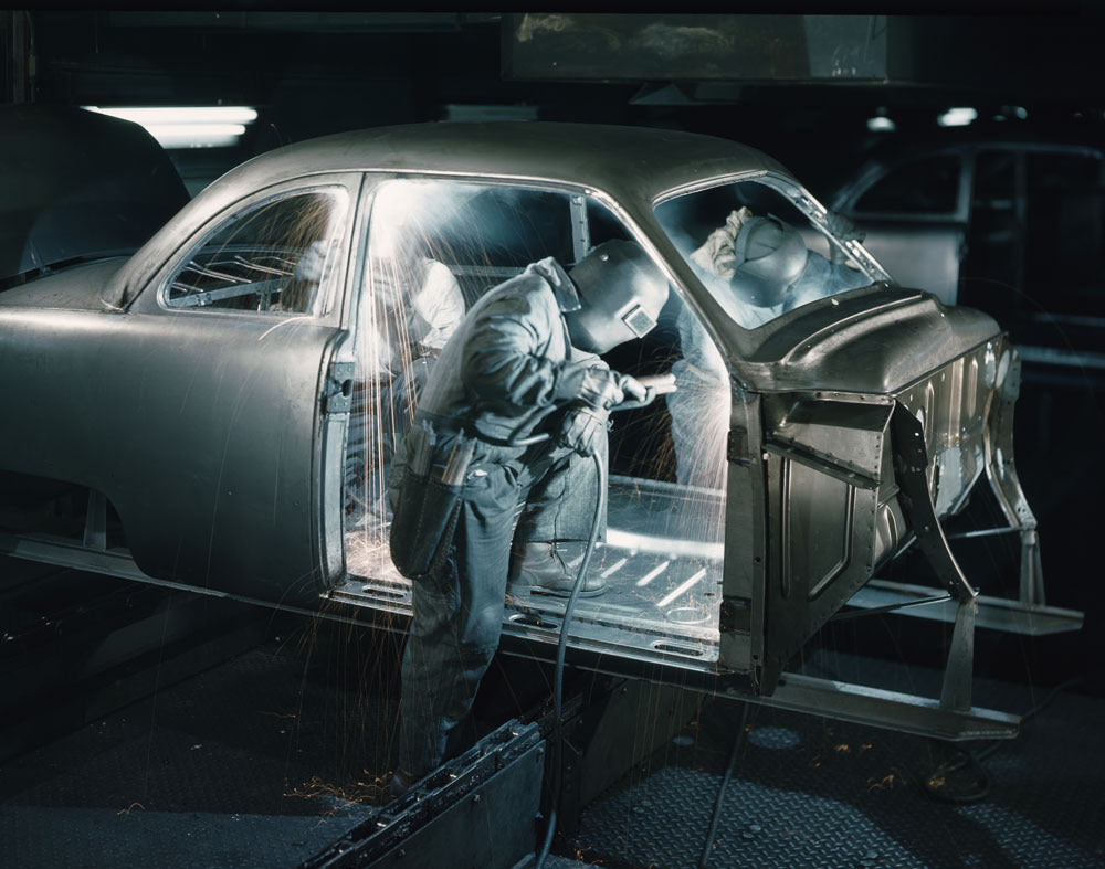 1949 Ford body being welded in Pressed Steel build 0401-5854