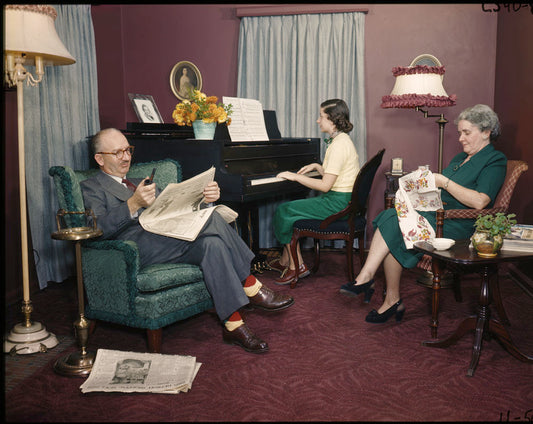 1950 Ford employee Earl Hager and family at home n 0401-5992