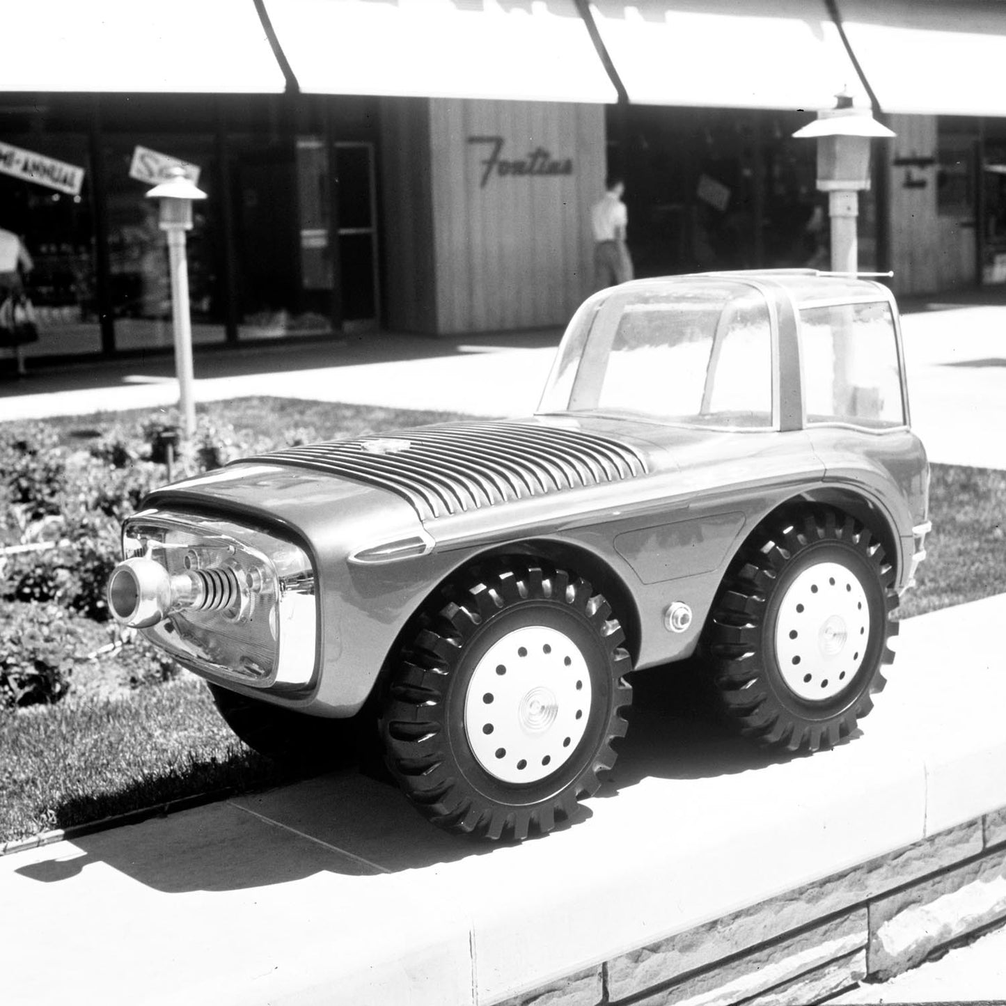 1960 Ford Typhoon II (Goliath) tractor concept mod  0401-7311