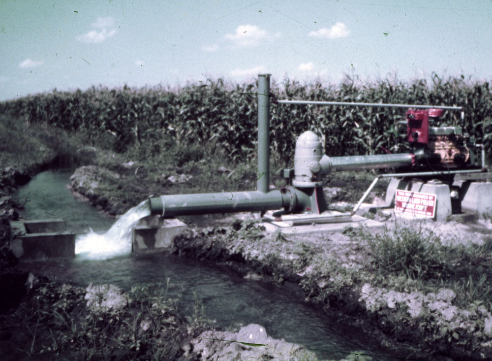 1961 Ford industrial engine powering an irrigation 0401-7377