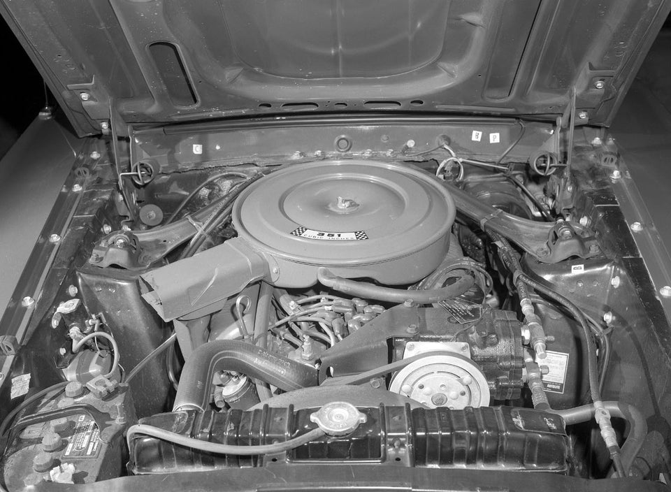1969 Ford Mustang engine compartment 351 CID  0401-7994