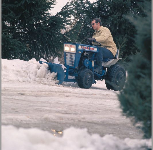 1970 Ford lawn and garden tractor  0401-8051