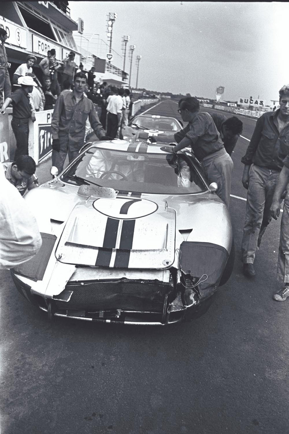 1966 Ford GT40 Mk II #7 - Le Mans - Graham Hill / Brian Muir 0401-9780