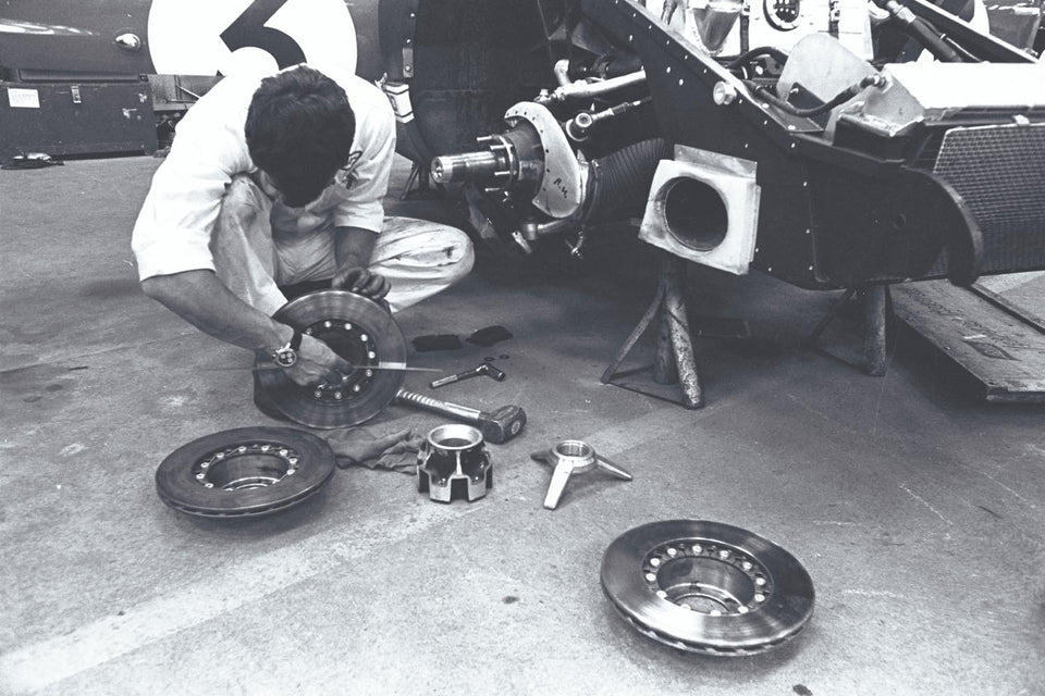 1966 Ford GT40 Mk II #6 - Le Mans - Holman & Moody Crew 0401-9784