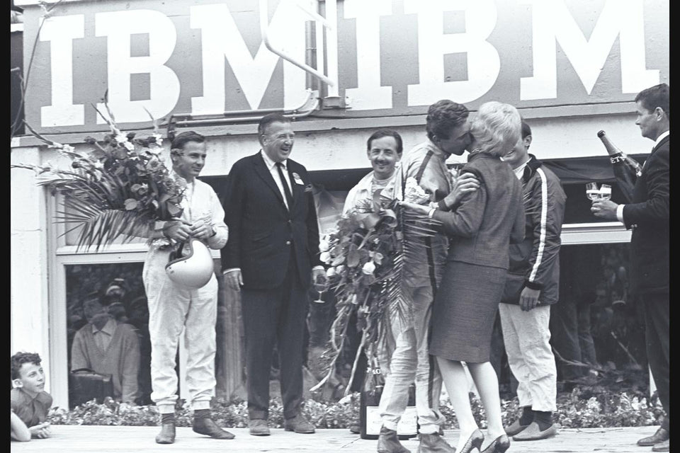 1966 Ford GT40 Mk II - Le Mans Podium 0401-9792