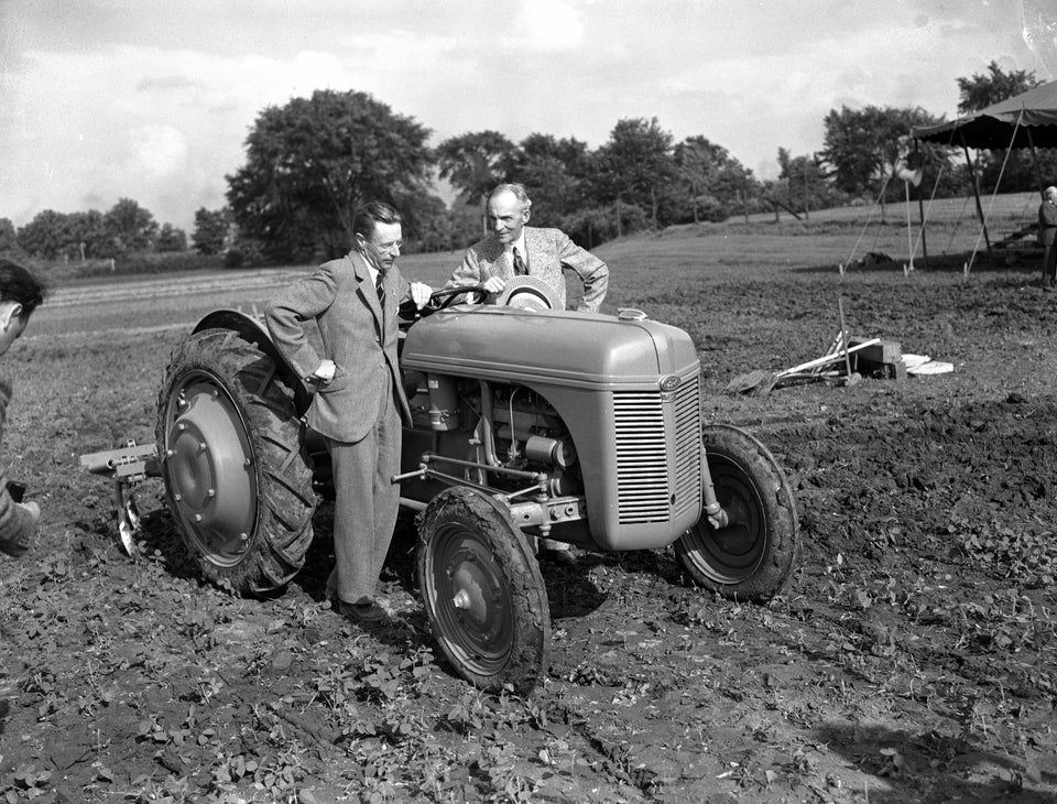 1937 Ford tractor demo Henry Ford Harry Ferguson