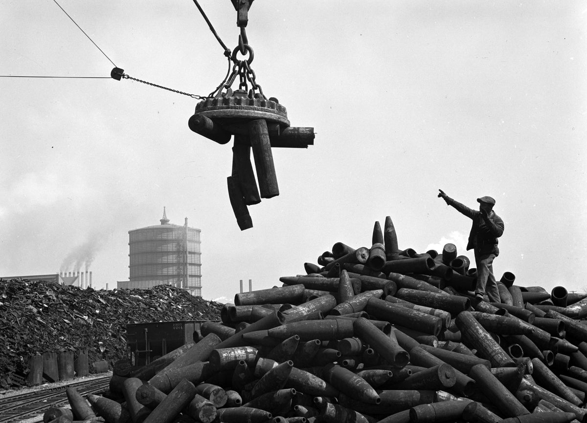 1946 Ford Rouge scrapping artillery shells