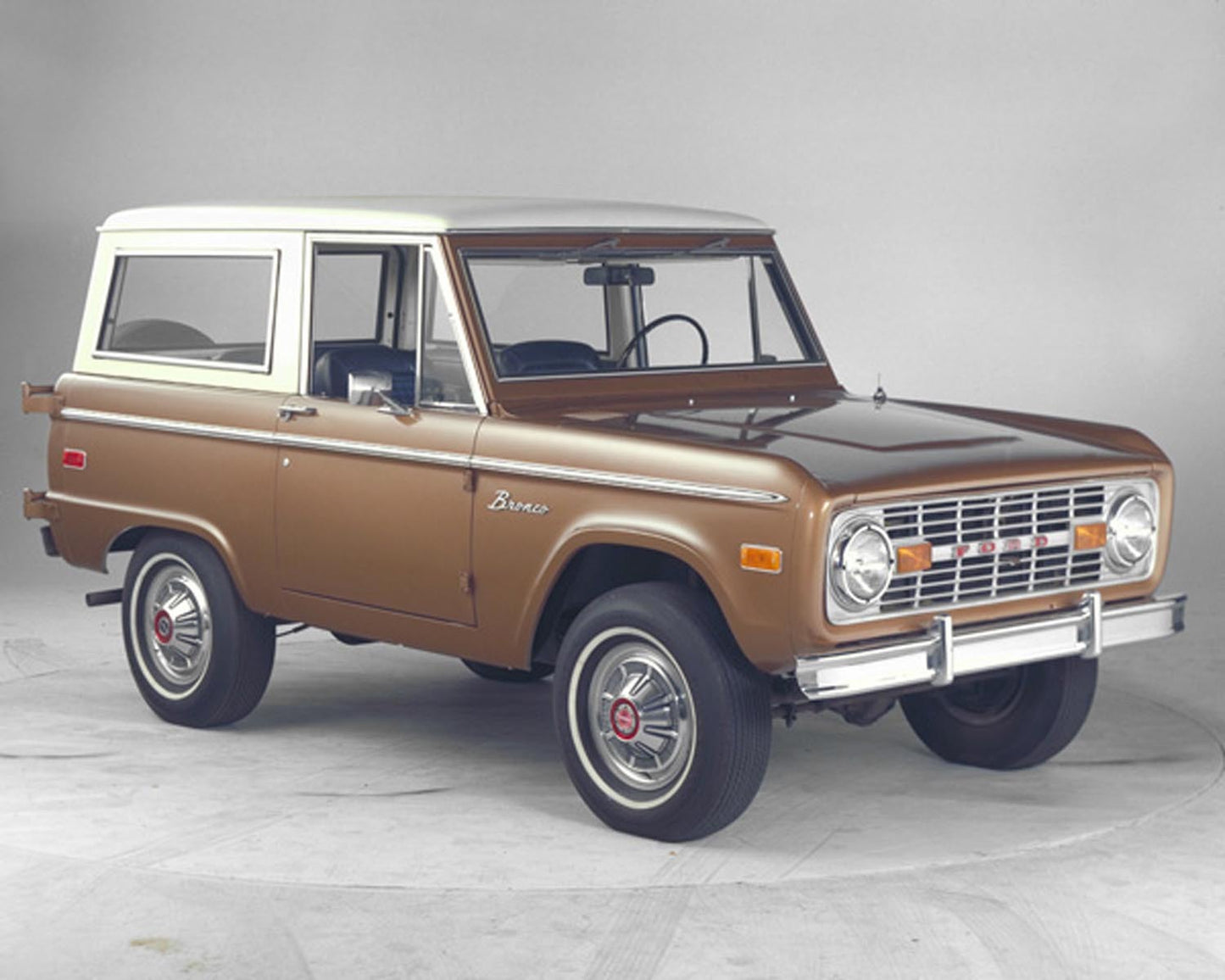 Ford Bronco  0404-5238