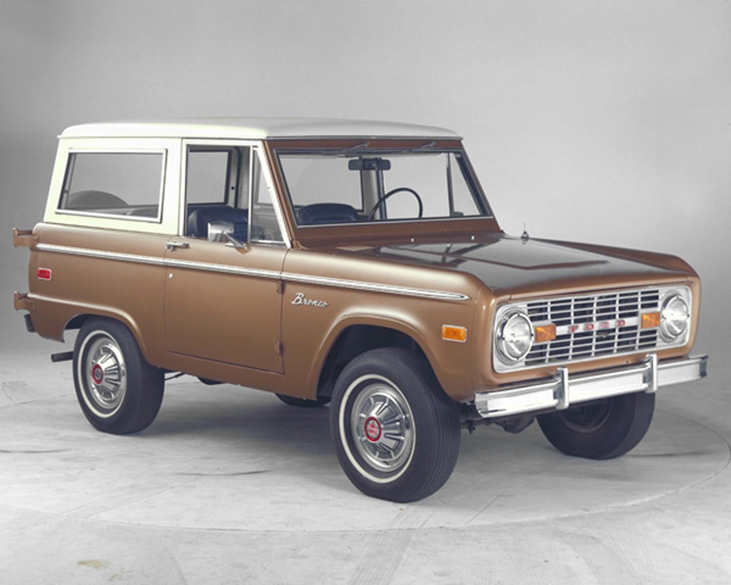 Ford Bronco  0404-5238
