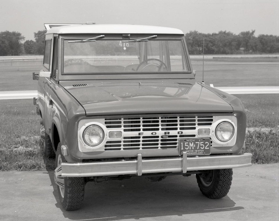 Ford Bronco  0404-5271