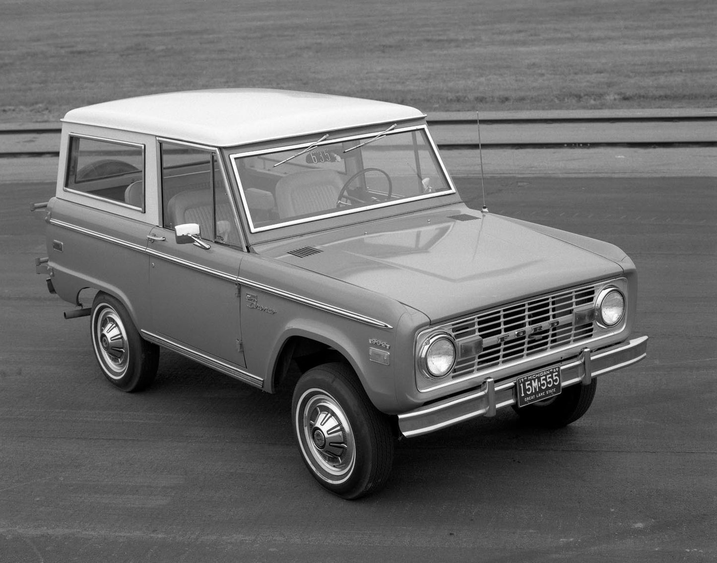 Ford Bronco  0404-5280