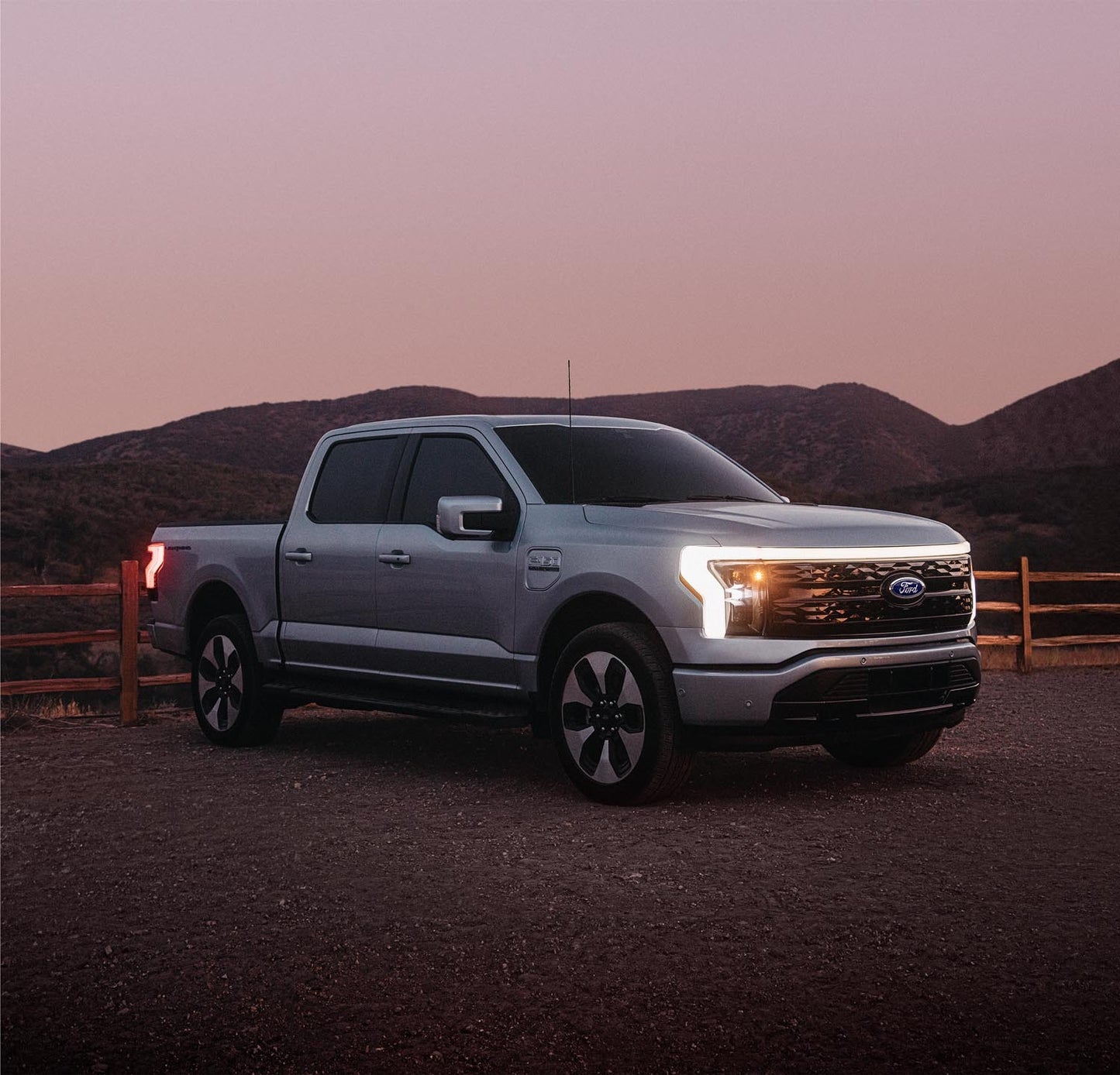 2022 Ford F-150 Lightning  0404-7042