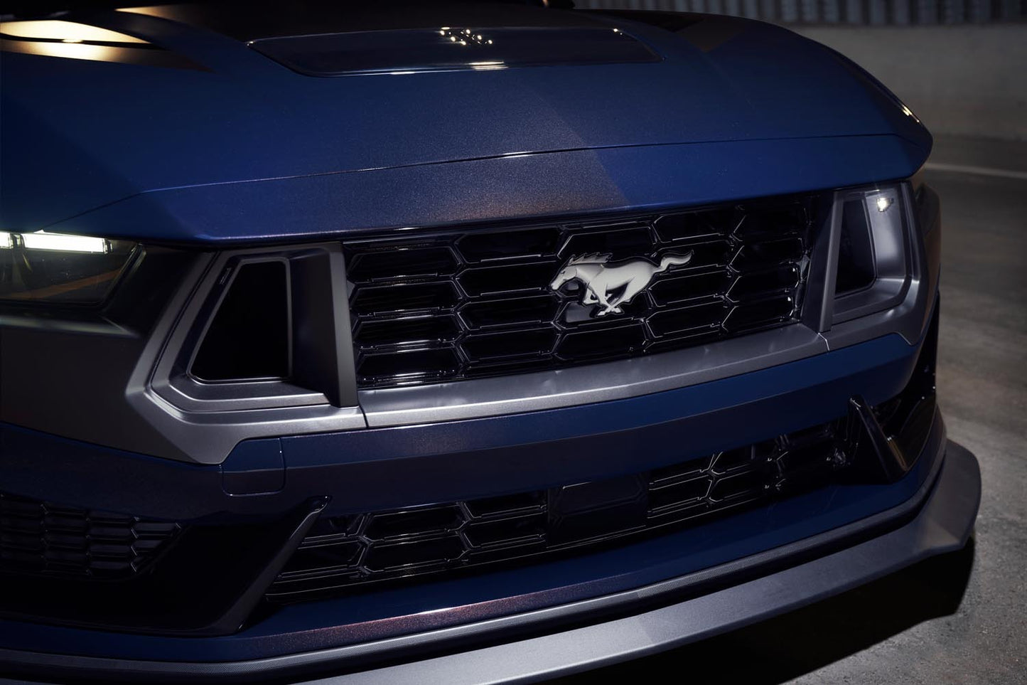 Mustang Dark Horse  0404-7332